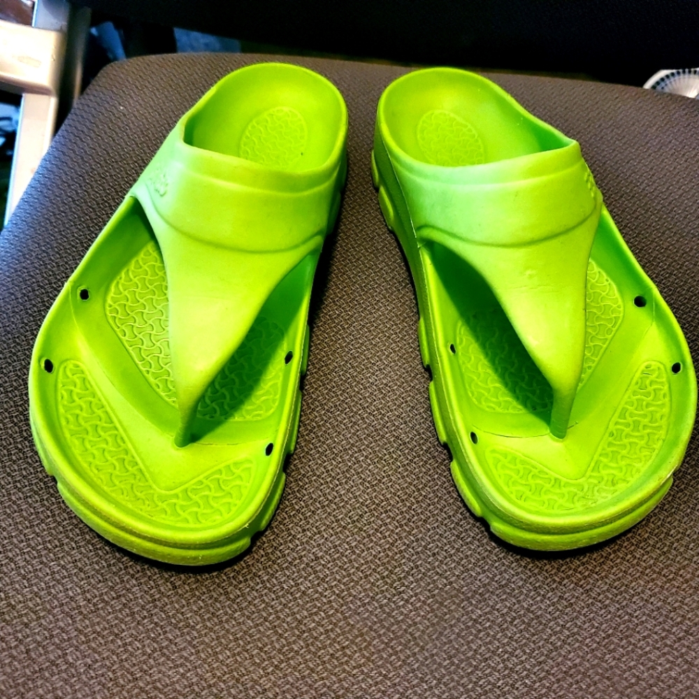Birkis size 7. Lime green